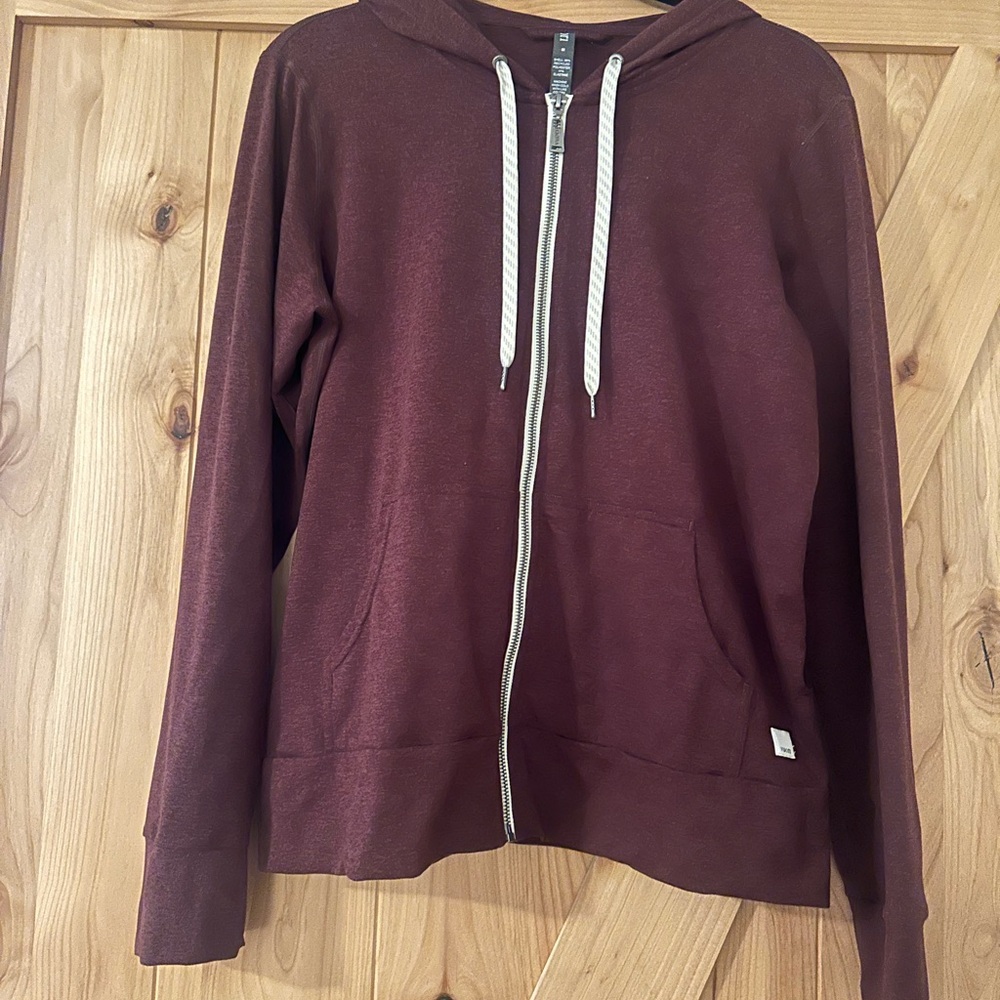 Vuori Women’s performance hoodie 2.0 size M color: ruby heather